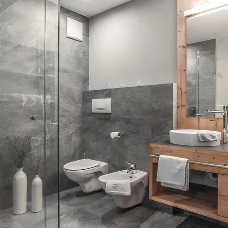 Auramonte Aparthotel 4*